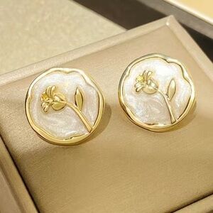 Roses elegant floral 14K gp rounded earrings